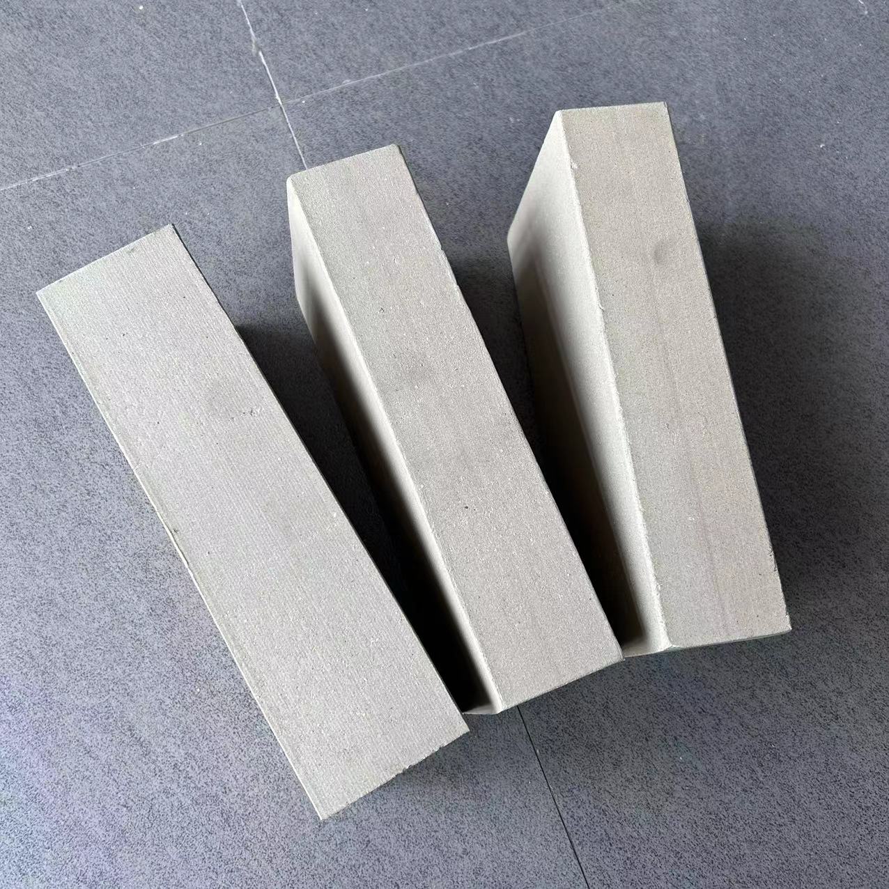 端面楔型耐酸磚和普通耐酸磚在耐高溫方面的差別大嗎?