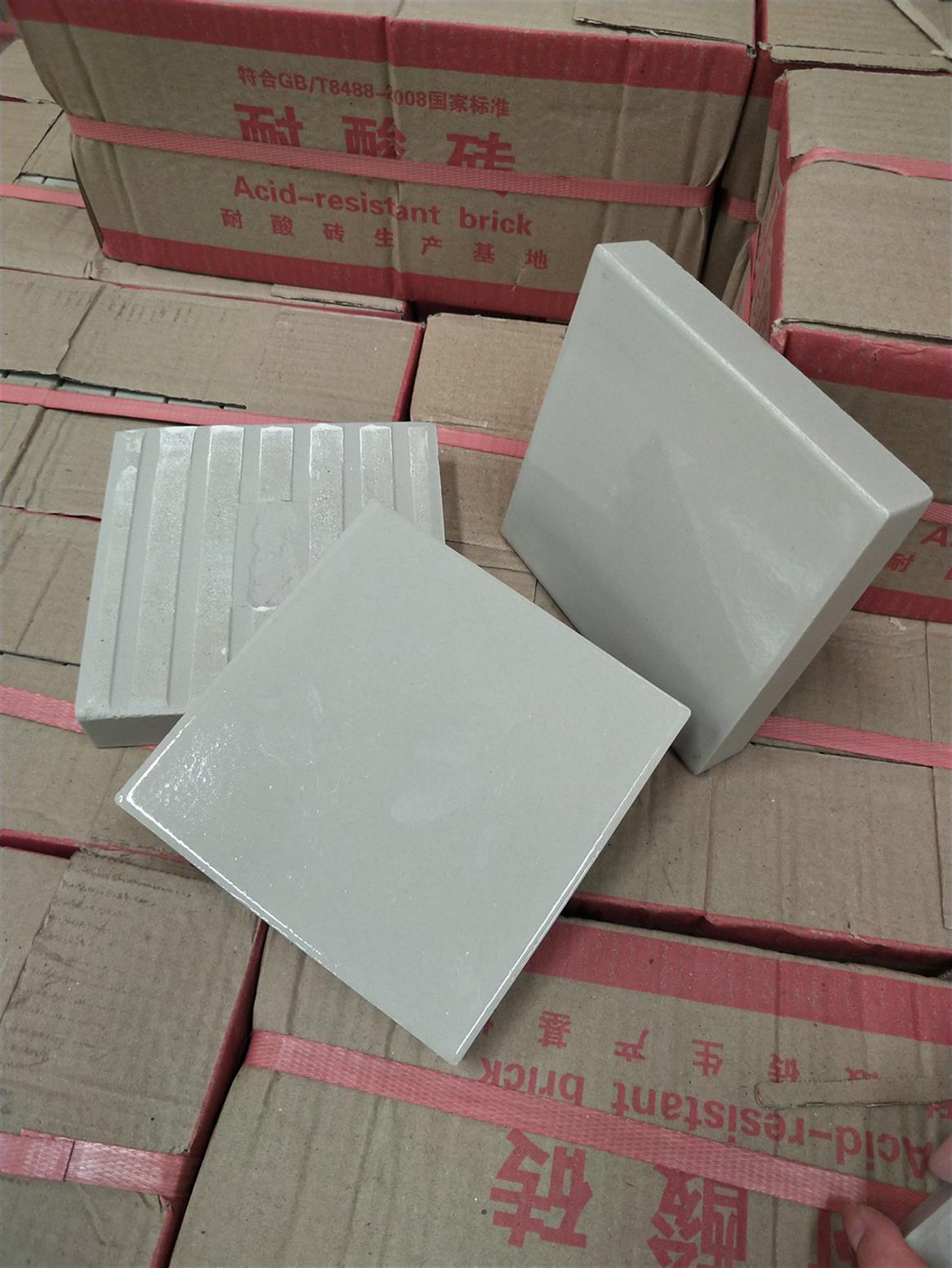 耐酸磚和耐酸瓷磚哪種材料更適合用于室內裝飾？