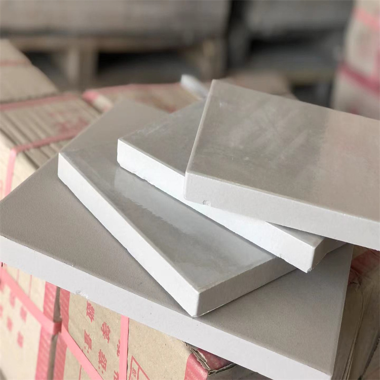 如何檢查耐酸磚是否需要修補或更換？