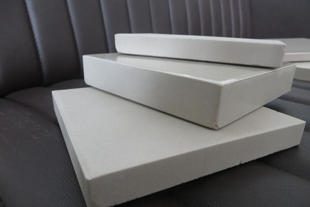 如何避免耐酸磚施工過程中出現的空鼓、翹曲問題？