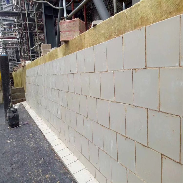 耐酸磚施工過程中需要注意哪些安全問題和質量控制？